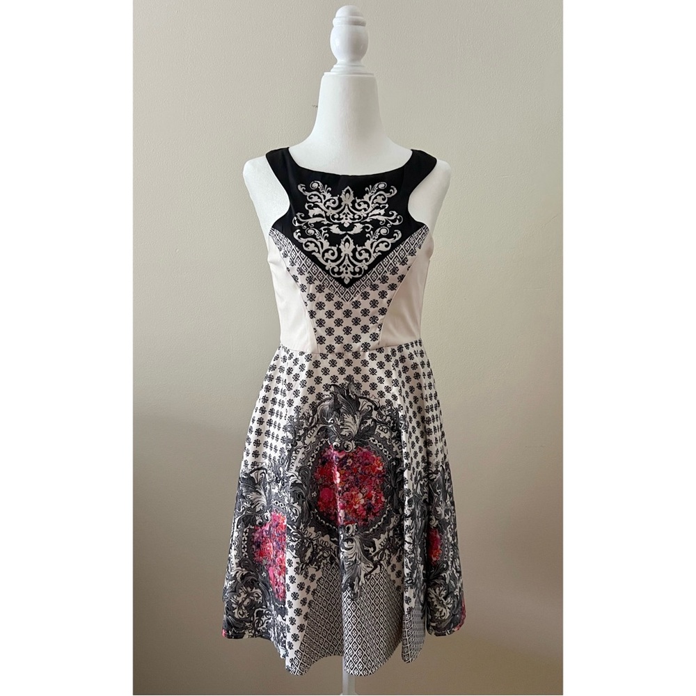[Ginger Fizz] Floral Print Mini Skater Dress